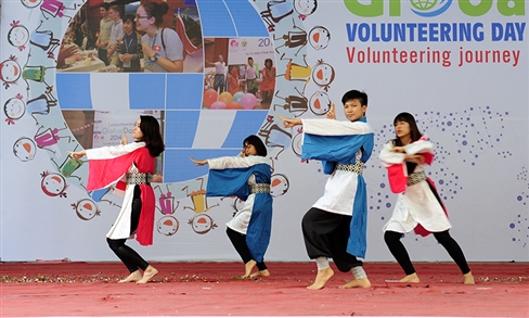Ngày hội là dịp để các bạn trẻ Việt Nam tìm hiểu thêm về văn hóa của nhiều quốc gia lãnh thổ trên thế giới.